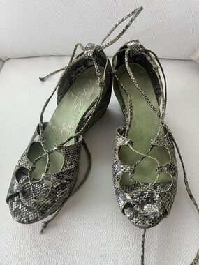 Elisa Ferare Snakeskin Platform Wedge Sandals Size 9